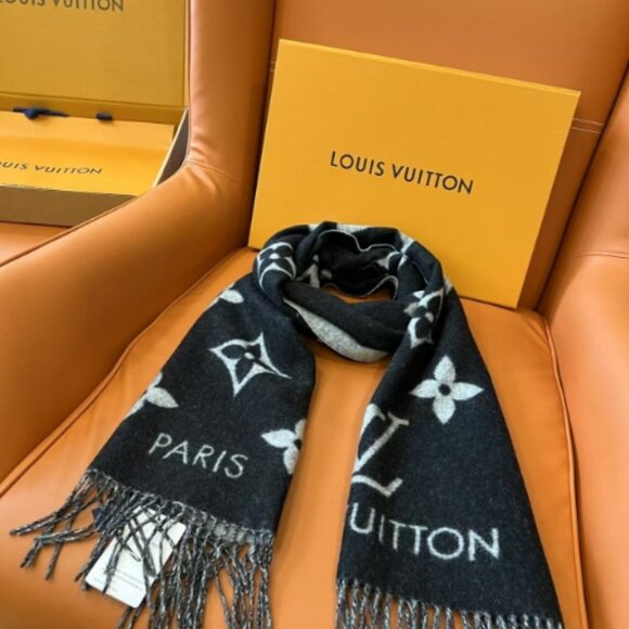 Reversible Wool Scarf - Picture 4 of 9